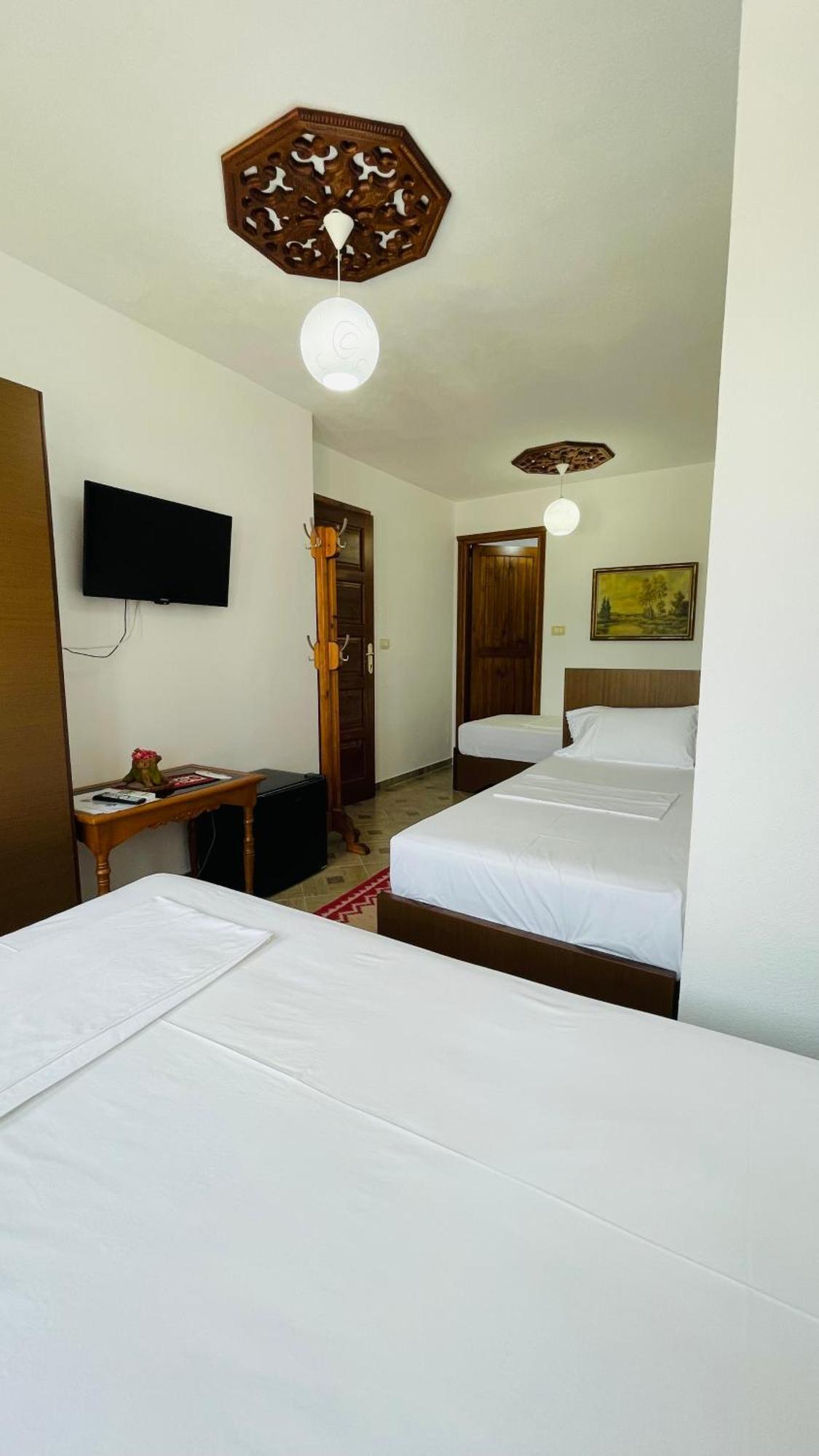 Denis Guesthouse 1930 จีโรคาสเตอร์ ภายนอก รูปภาพ